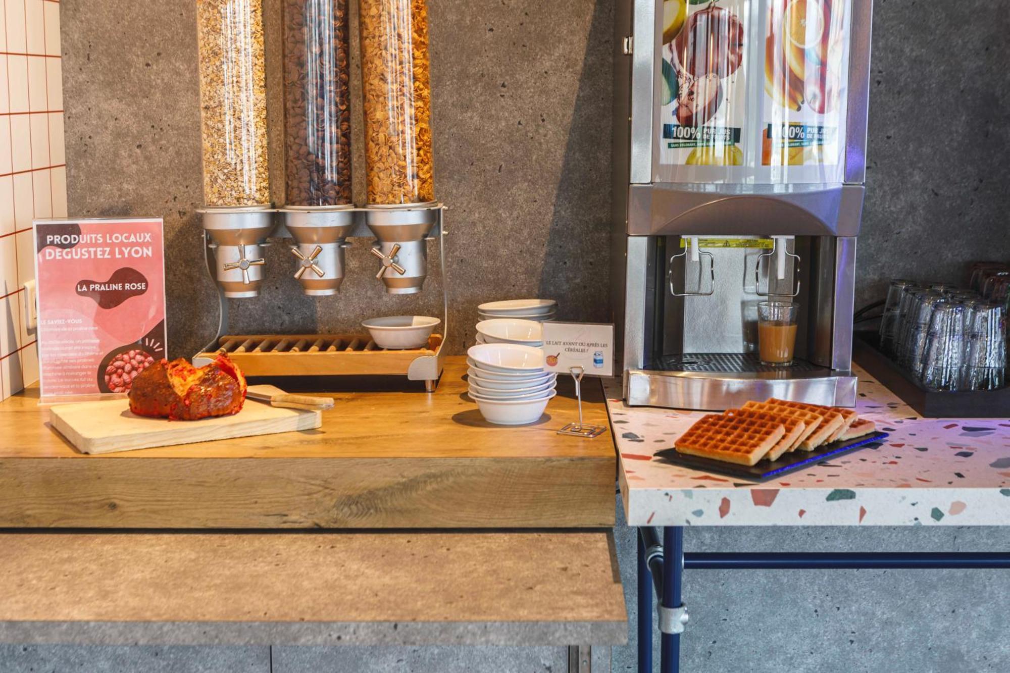 Ibis Budget Lyon Villeurbanne Bagian luar foto