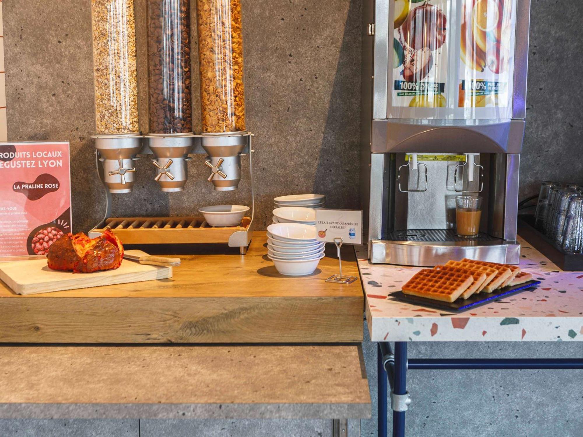 Ibis Budget Lyon Villeurbanne Bagian luar foto